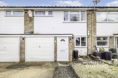 House Knoll Crescent in Greater London