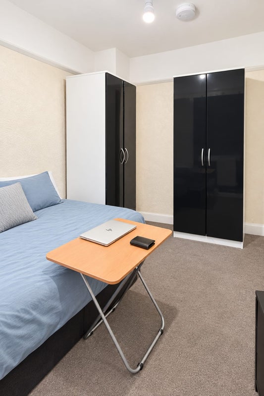 Room Teddington Grove in Birmingham