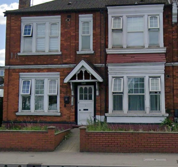 Room Bowes Road in Greater London