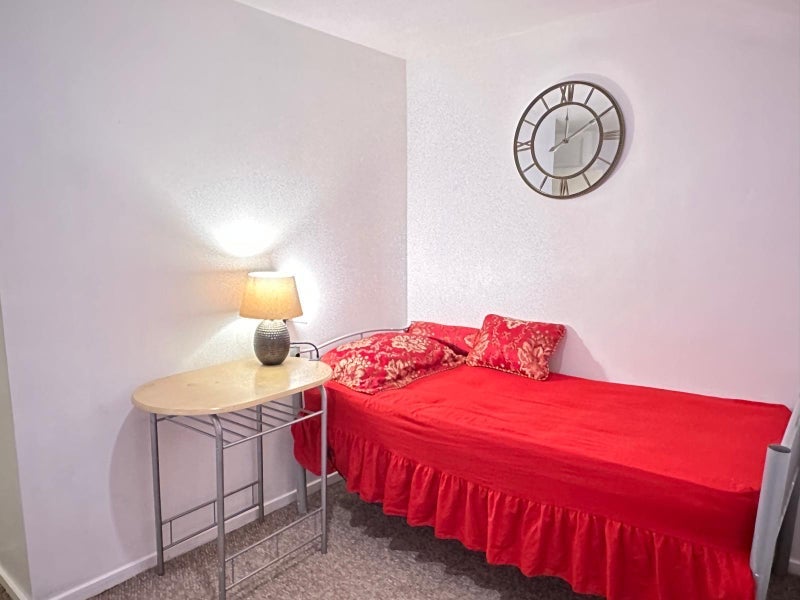 Room Erskine Crescent in Greater London
