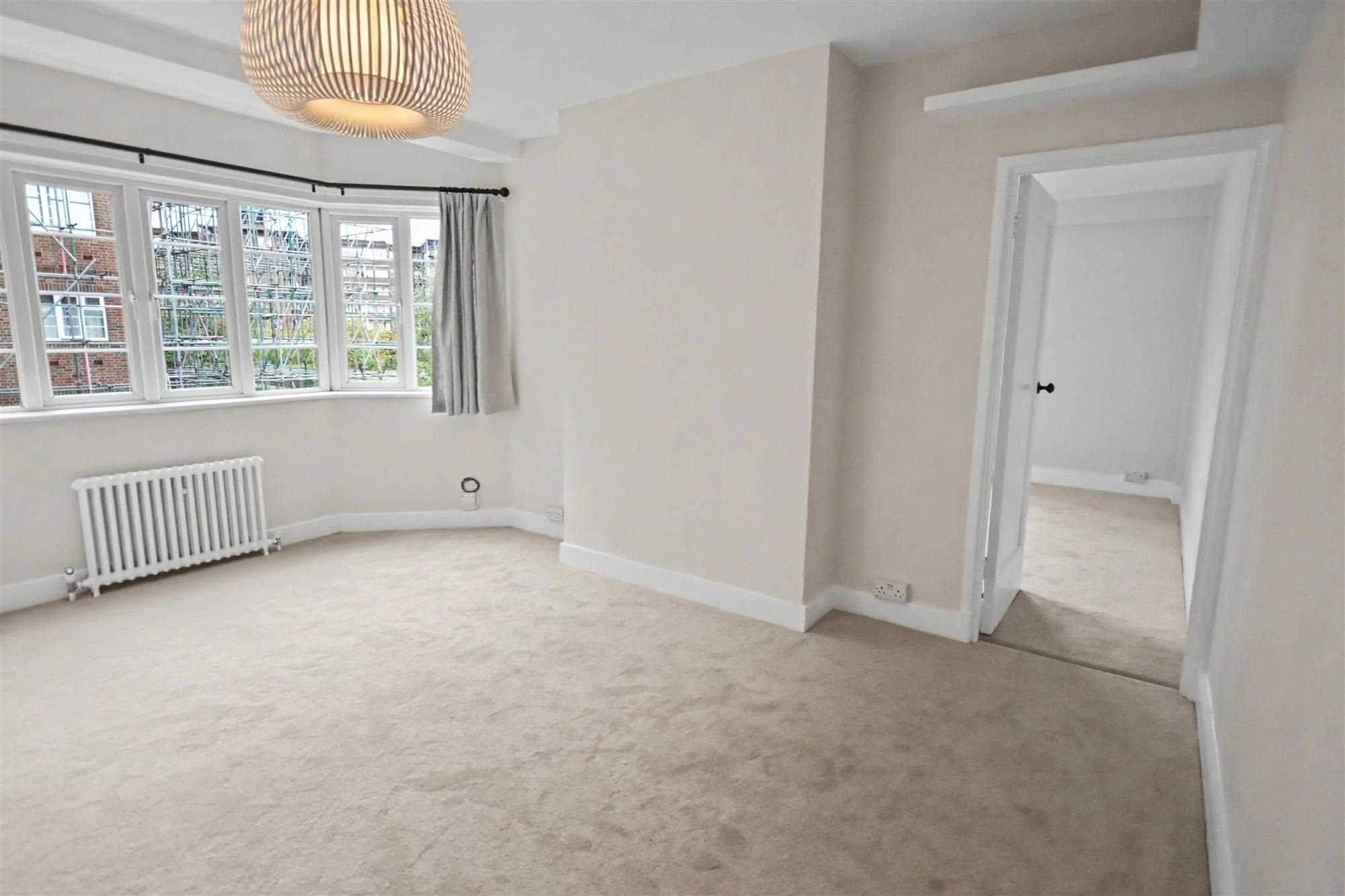 Flat Chiswick Village in Greater London