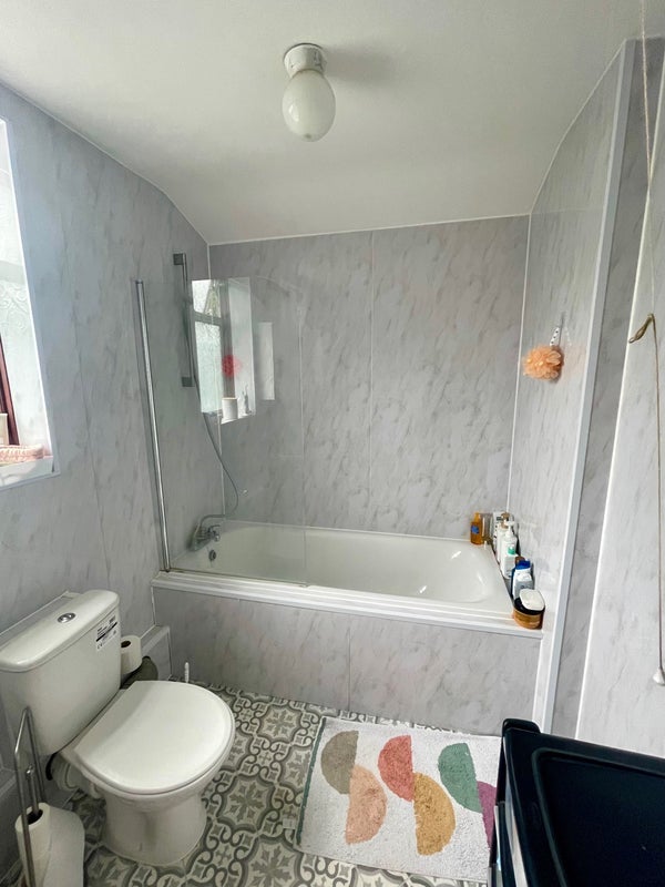 Room Glenthorne Road in Greater London