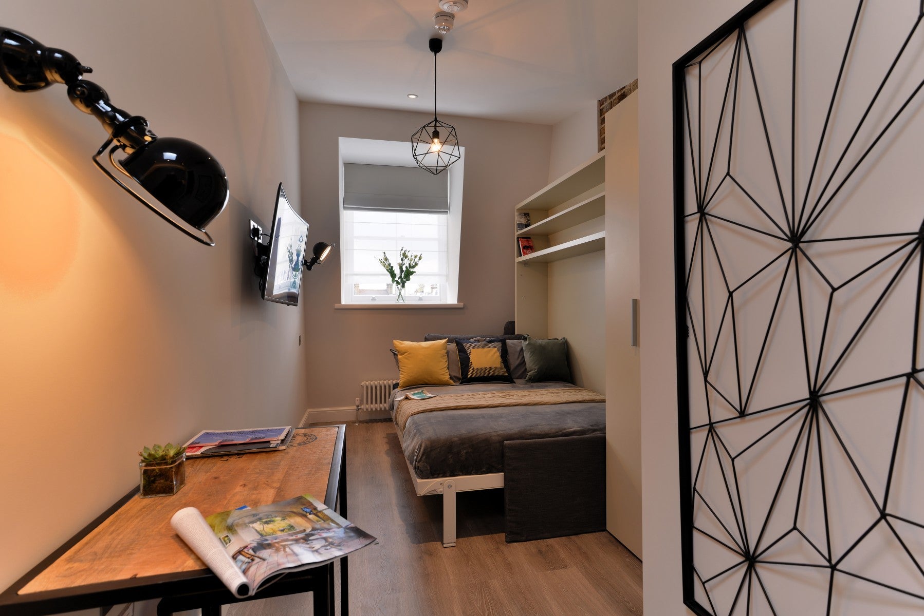 Flat Linden Gardens in Greater London