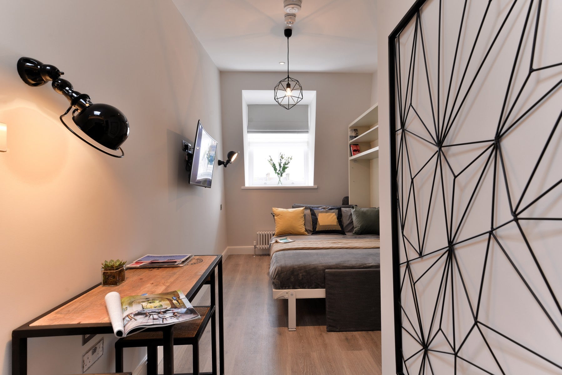 Flat Linden Gardens in Greater London