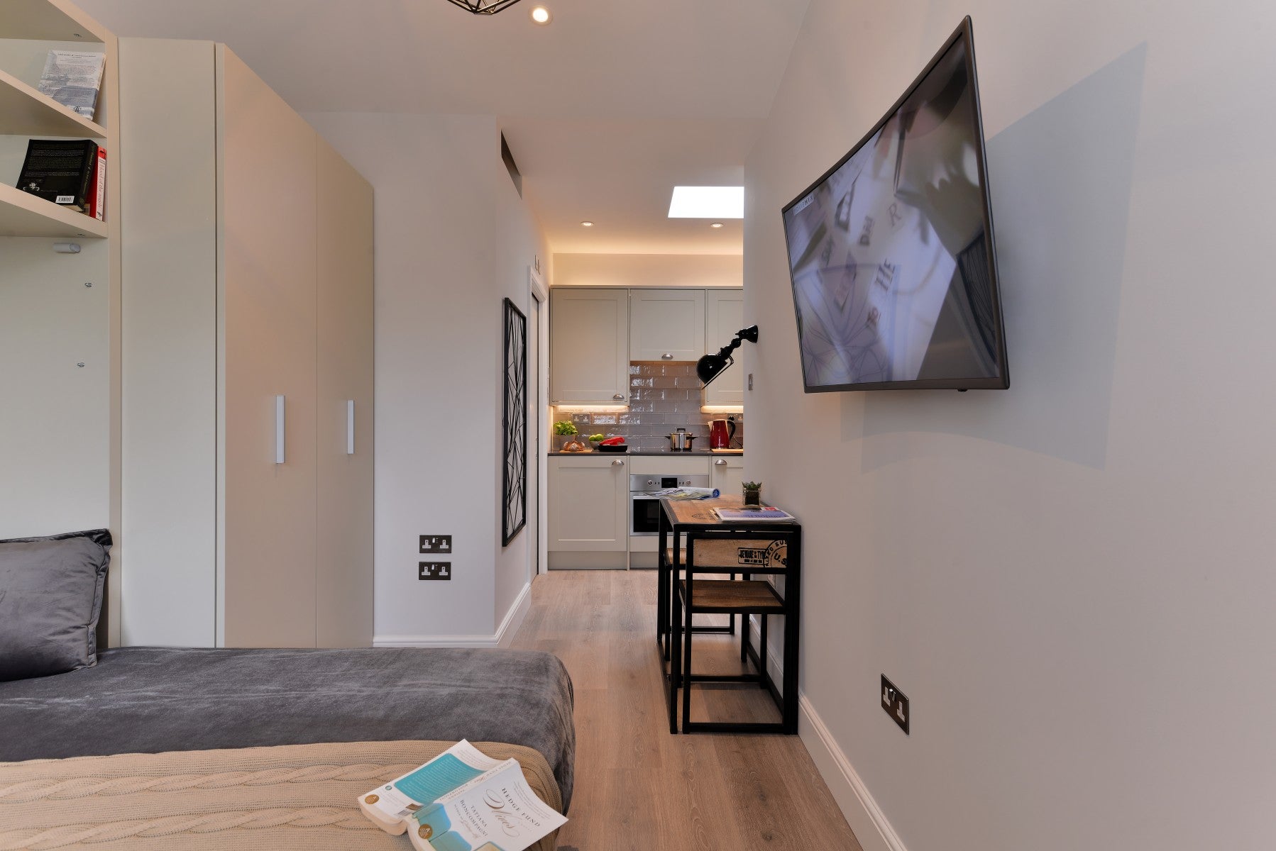 Flat Linden Gardens in Greater London
