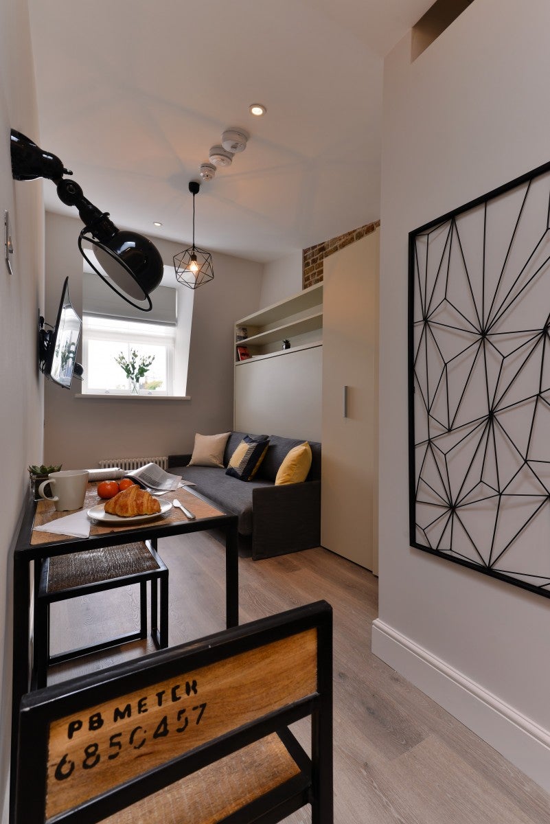 Flat Linden Gardens in Greater London