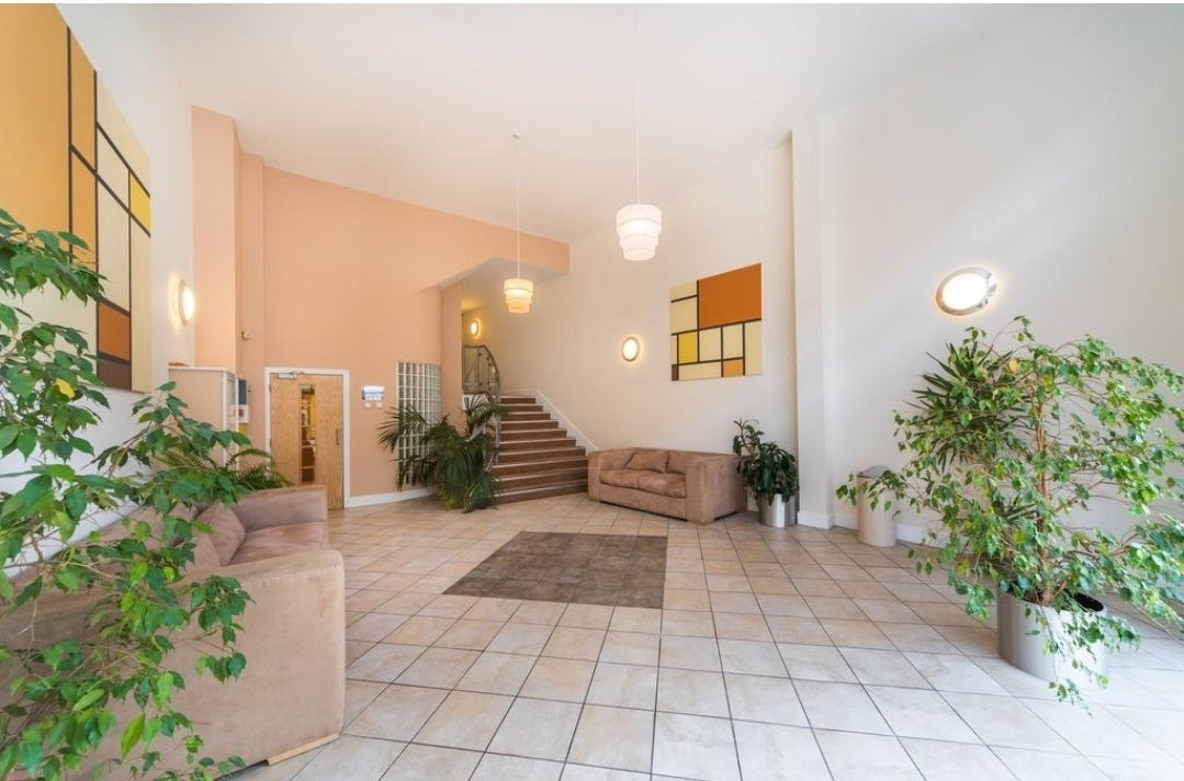 Flat Ealing Green in Greater London