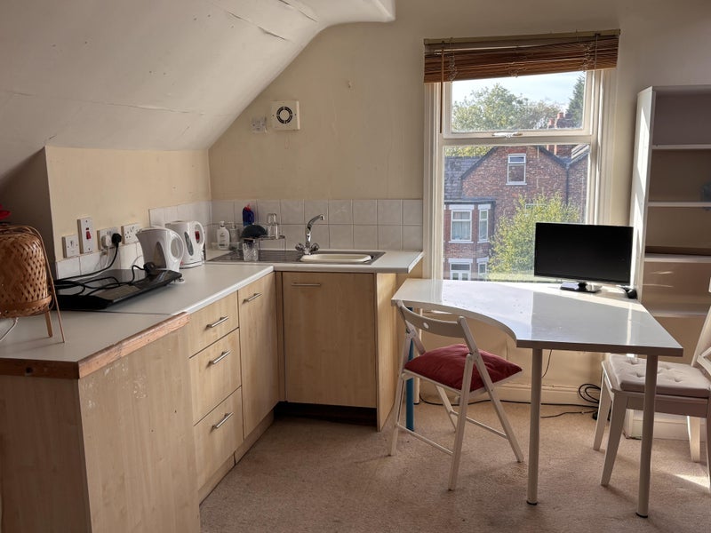 Room Chandos Road in Manchester