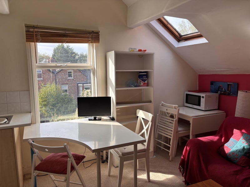 Room Chandos Road in Manchester