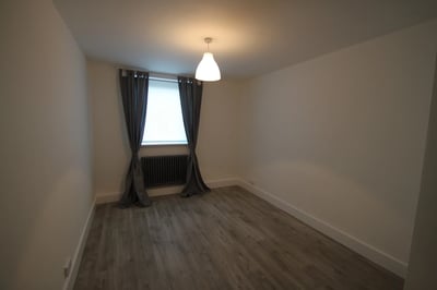 Flat Dickens Street in Greater London