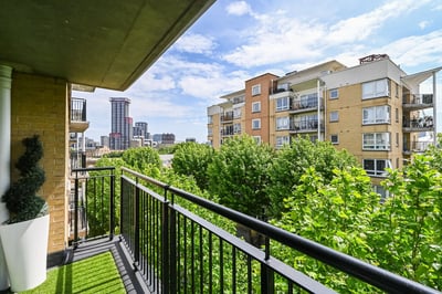 Flat Newport Avenue in Greater London