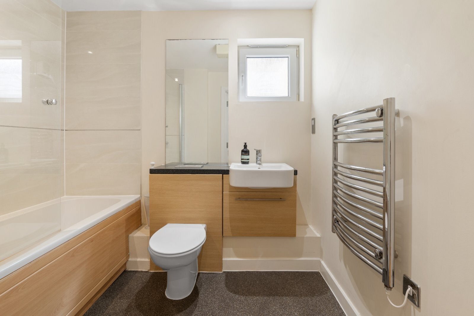Flat Prebend Street in Greater London
