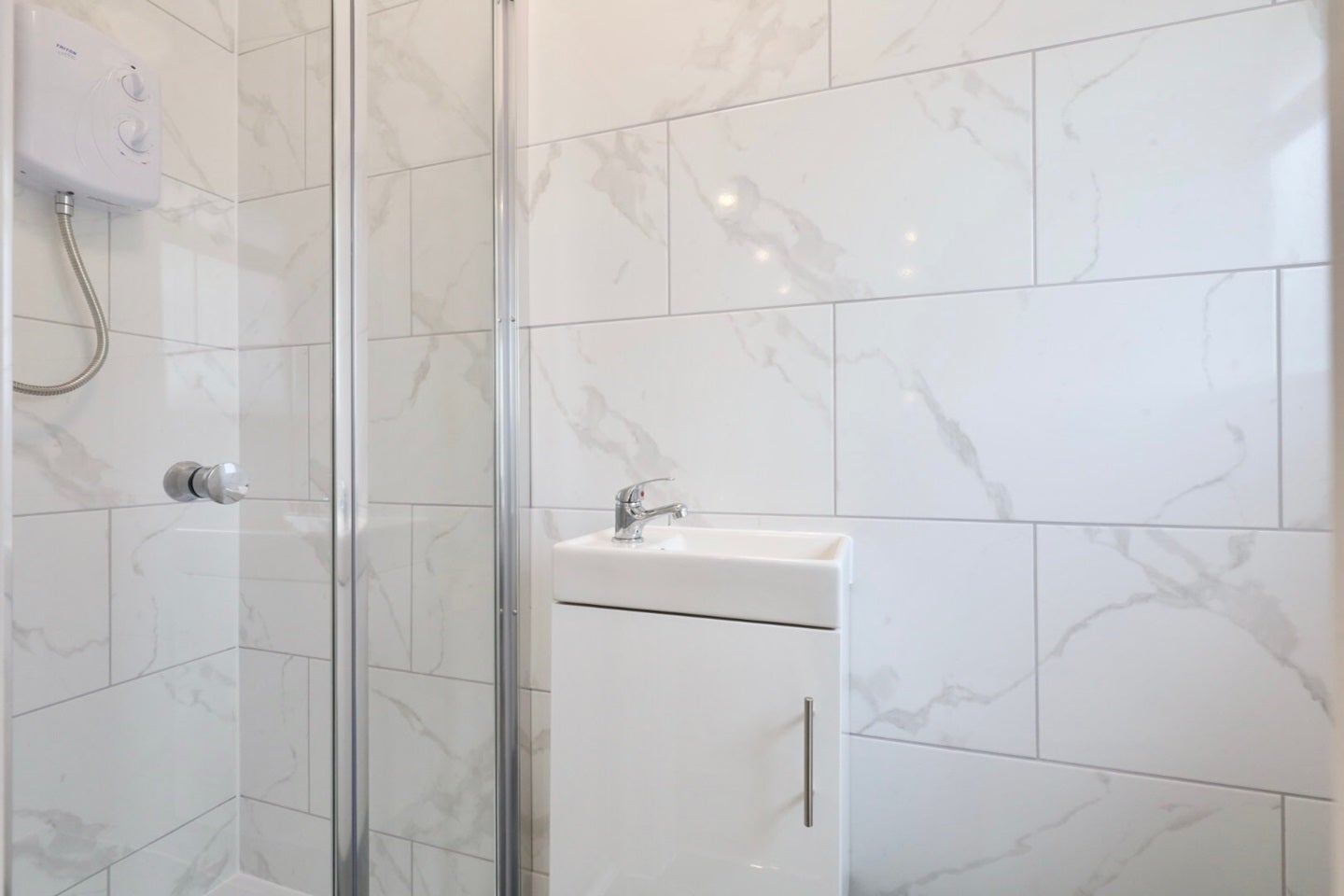 Flat Floriston Avenue in Greater London