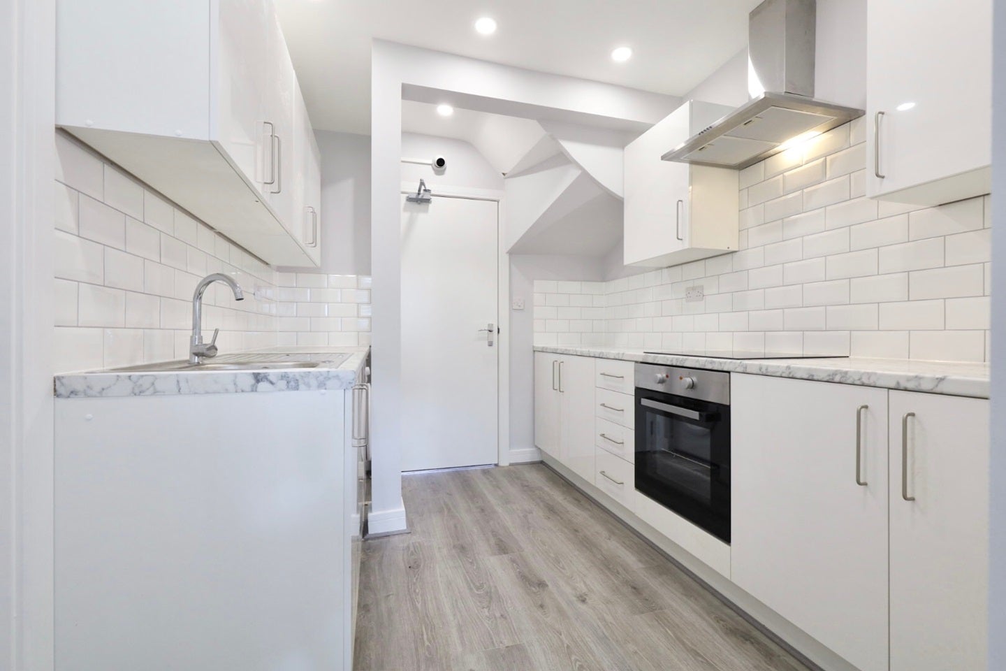 Flat Floriston Avenue in Greater London
