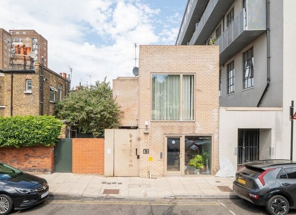 Flat Belsham Street in Greater London