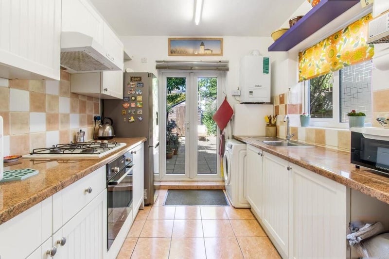 Room Lancaster Road in Greater London