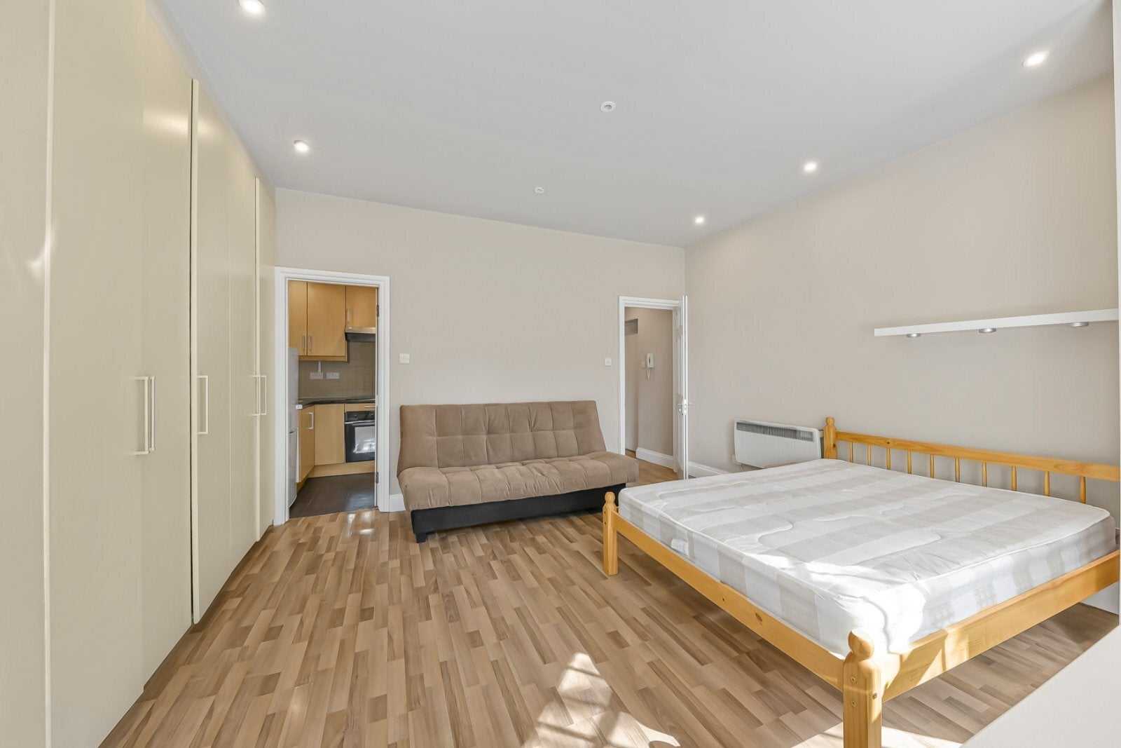 Flat Fellows Road in Greater London