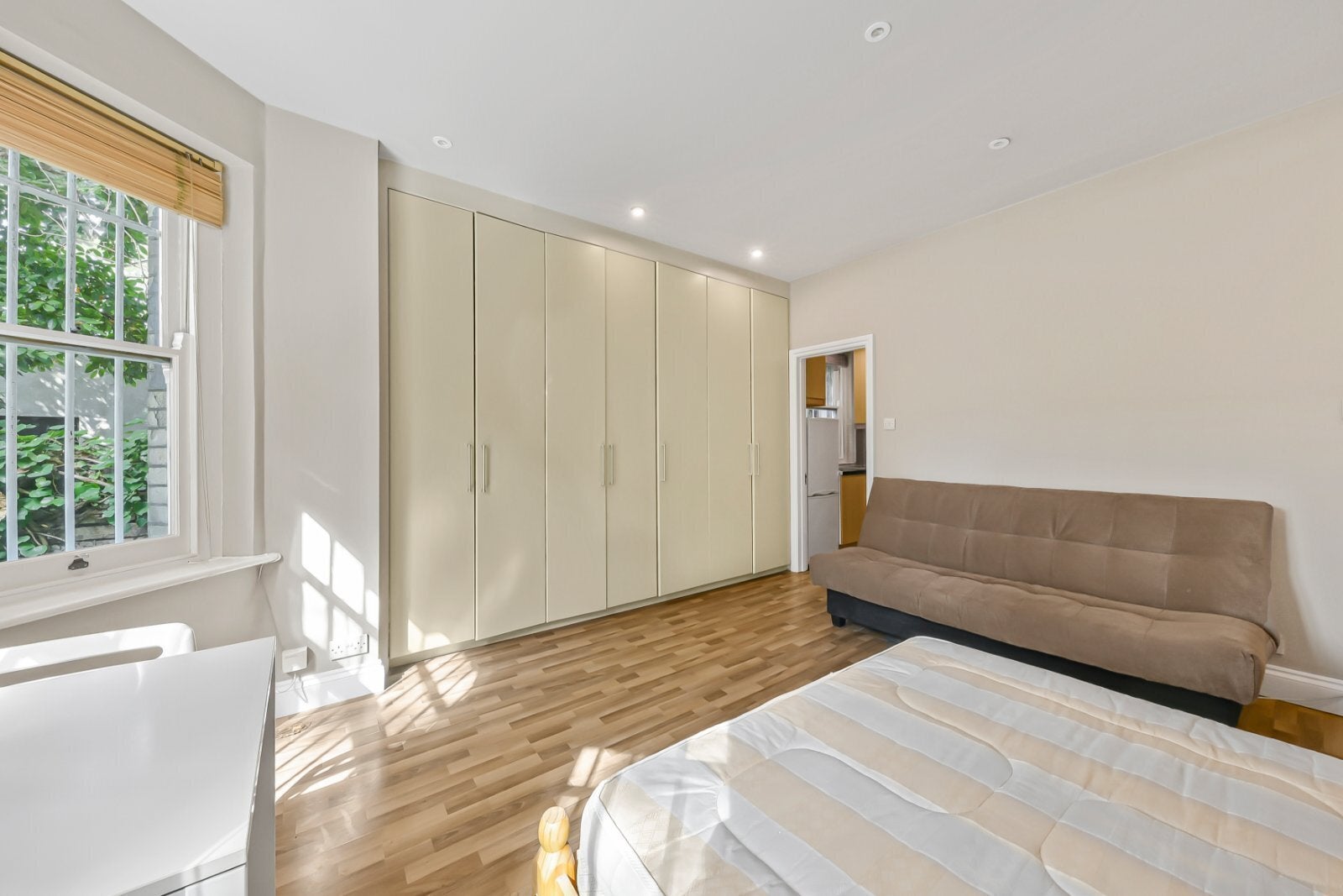 Flat Fellows Road in Greater London