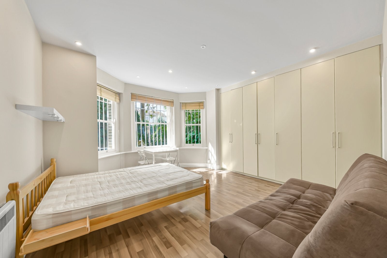 Flat Fellows Road in Greater London