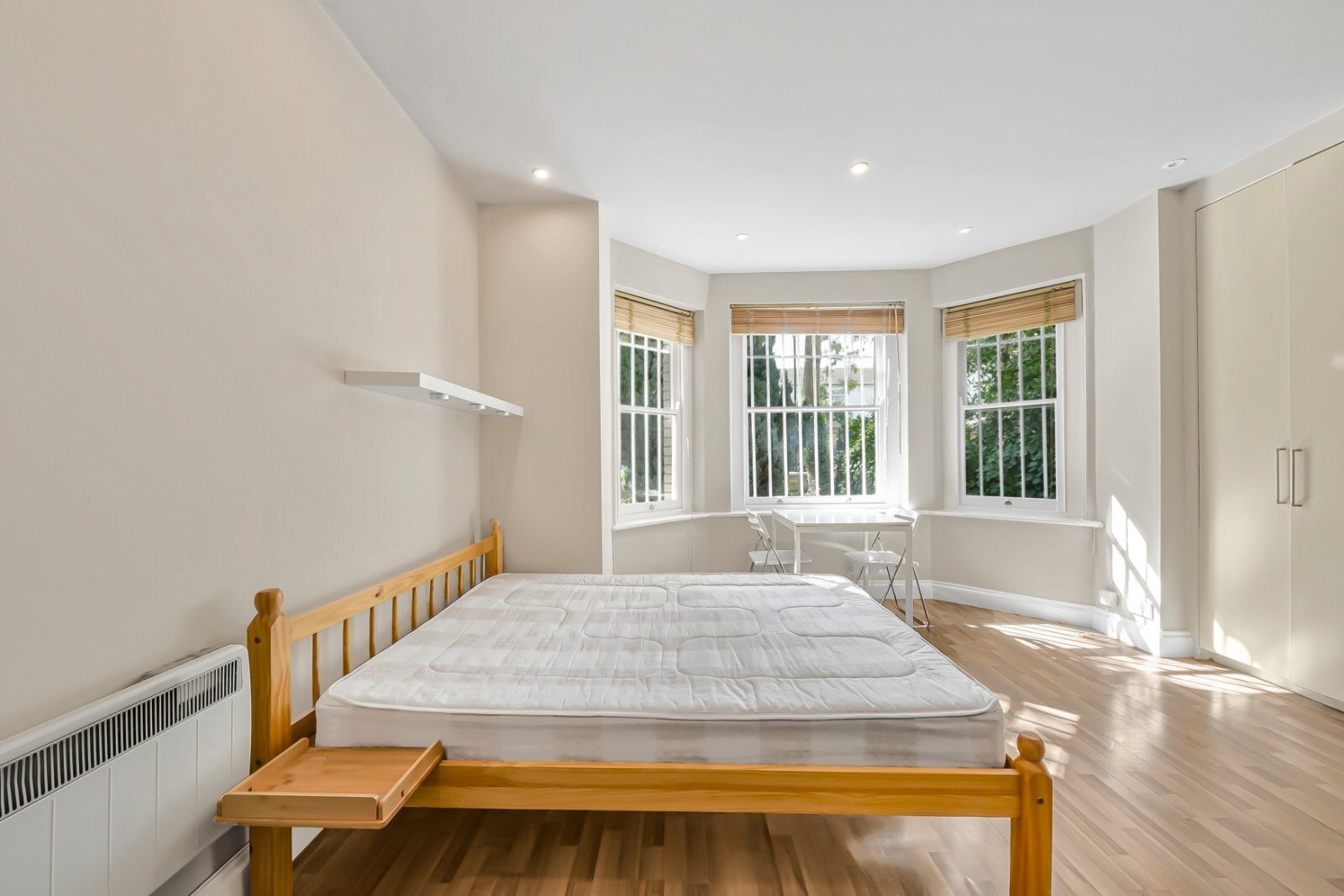 Flat Fellows Road in Greater London