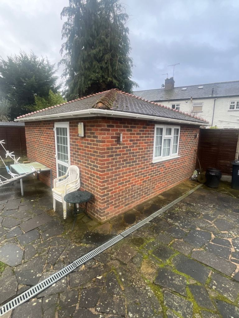 Flat Pinewood Close in Gerrards Cross