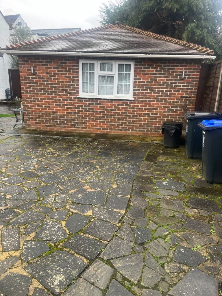 Flat Pinewood Close in Gerrards Cross