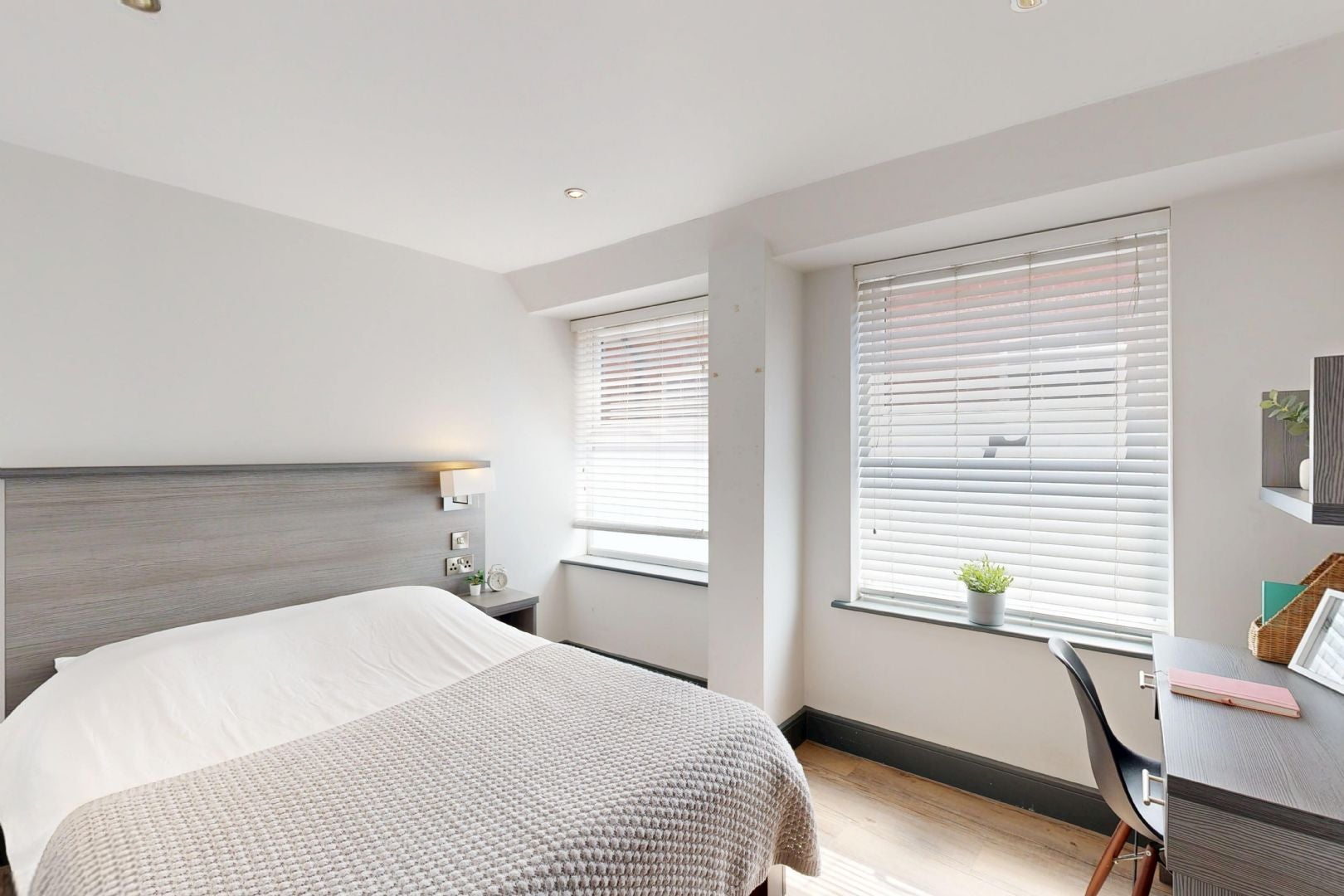 Room Weekday Cross in Nottingham