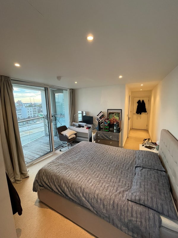 Room Lanterns Way in Greater London