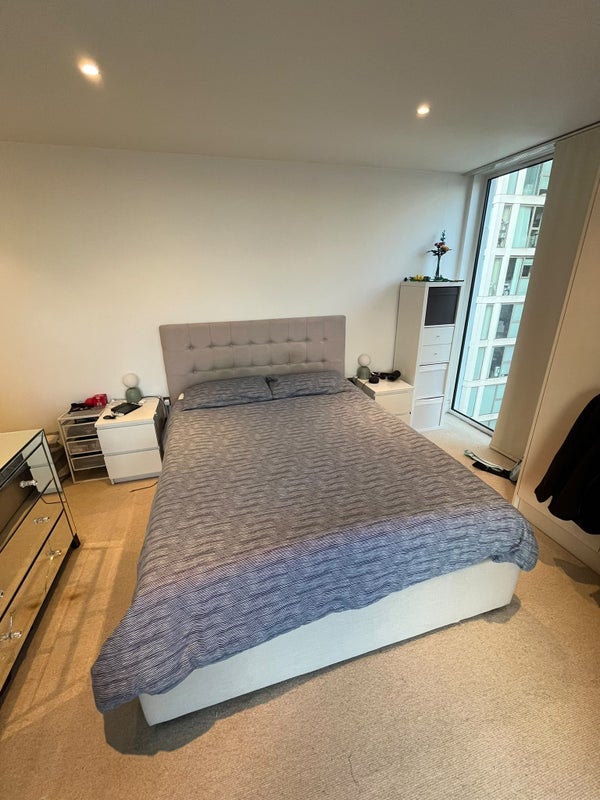 Room Lanterns Way in Greater London