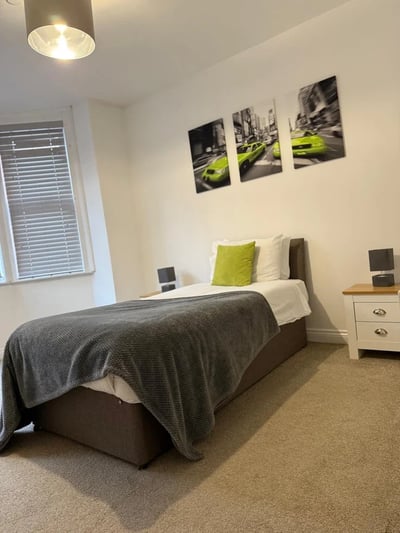 Flat Glynne Way in Hawarden