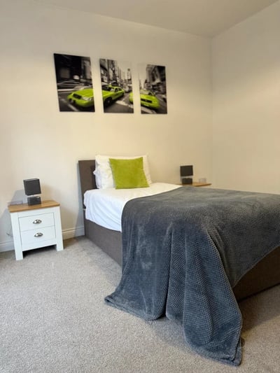 Flat Glynne Way in Hawarden