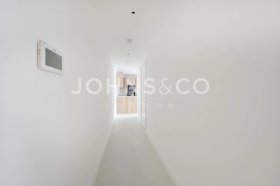 Flat Cendal Crescent in Greater London