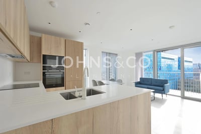 Flat Cendal Crescent in Greater London