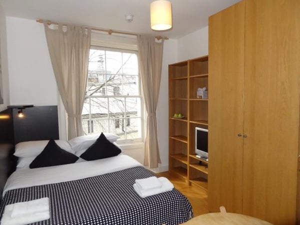 Flat Cartwright Gardens in Greater London