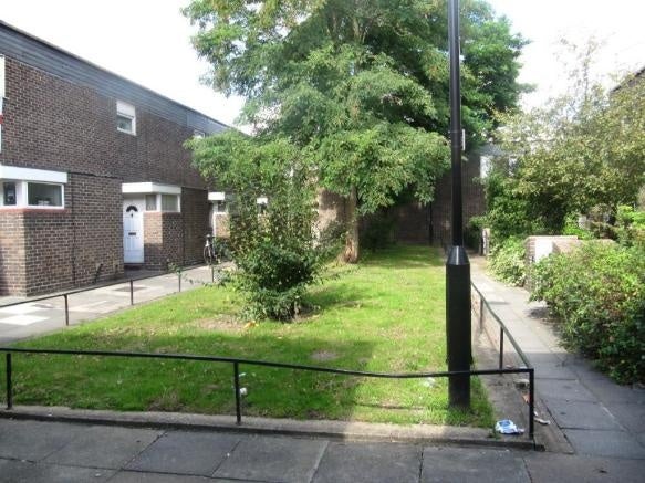 Flat Mayfly Gardens in Greater London