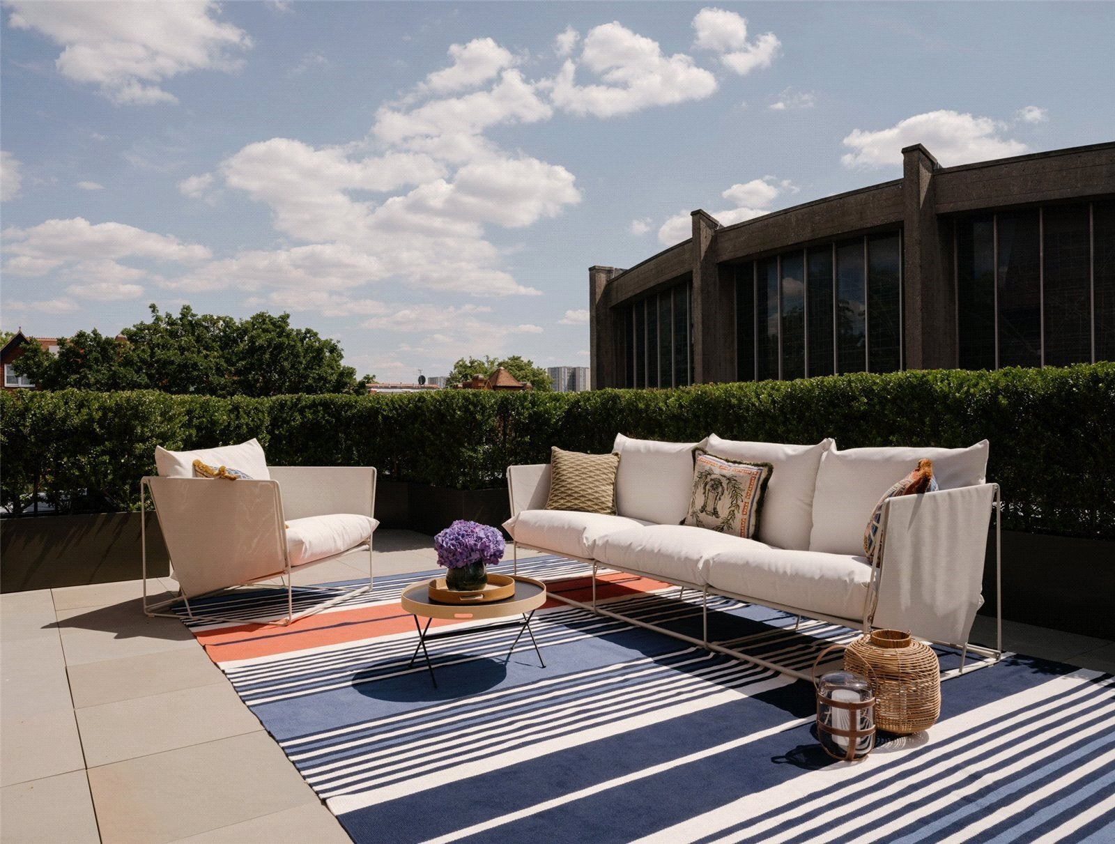 Flat Maresfield Gardens in Greater London
