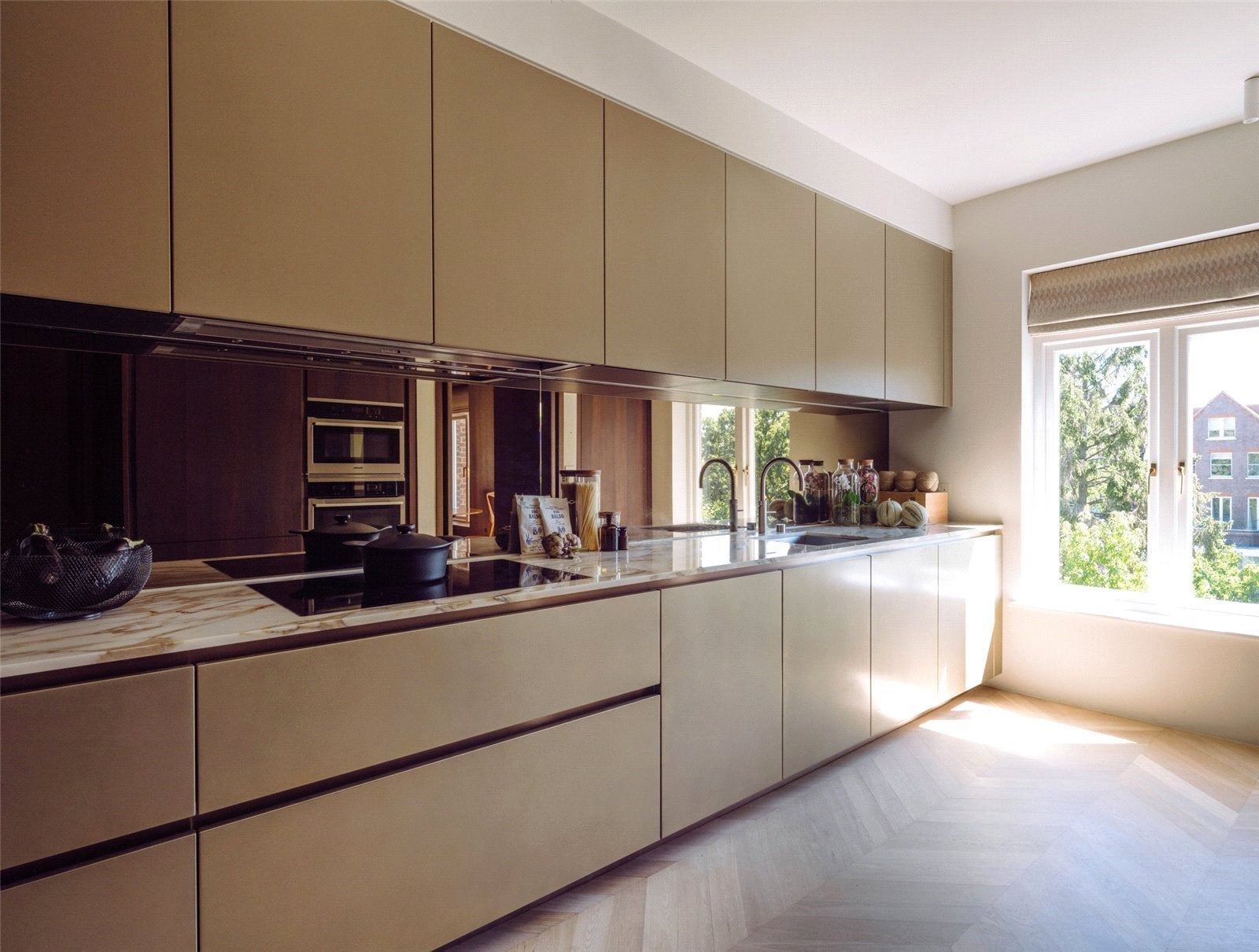 Flat Maresfield Gardens in Greater London