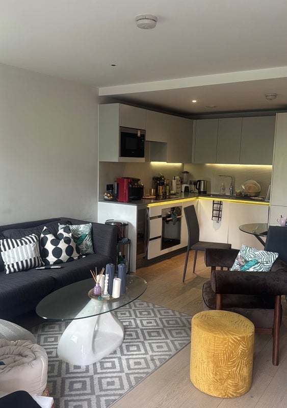 Room Wharf Road in Greater London