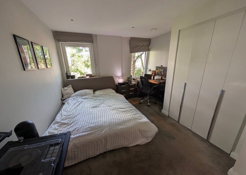 Room Wharf Road in Greater London