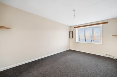 Flat Berry Court in Greater London