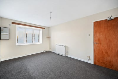 Flat Berry Court in Greater London