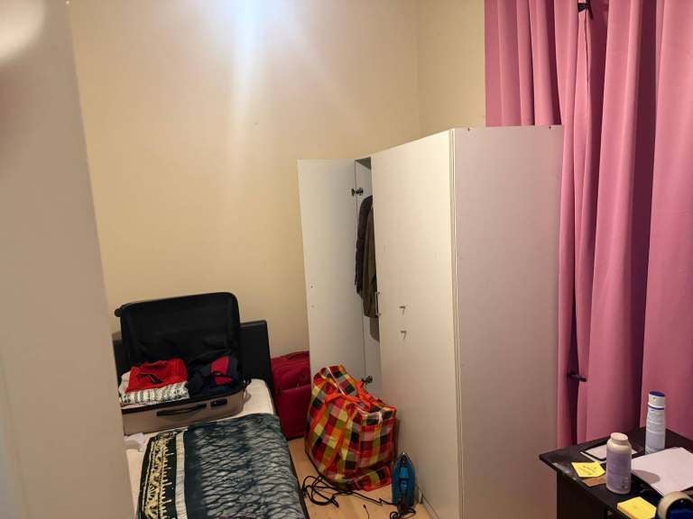 Flat Conifer Court in Greater London