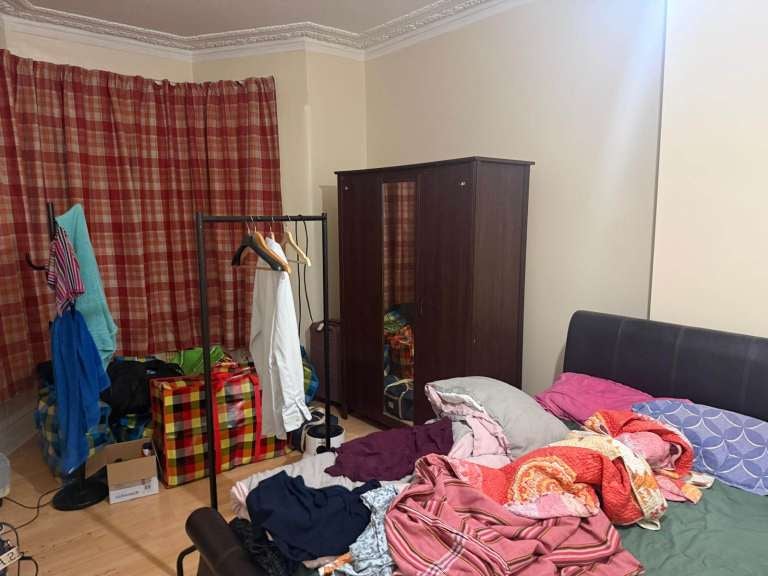 Flat Conifer Court in Greater London