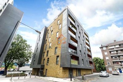 Flat Crowder Street in Greater London