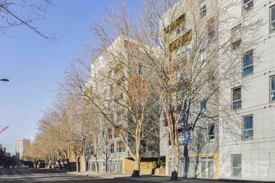 Flat Crowder Street in Greater London