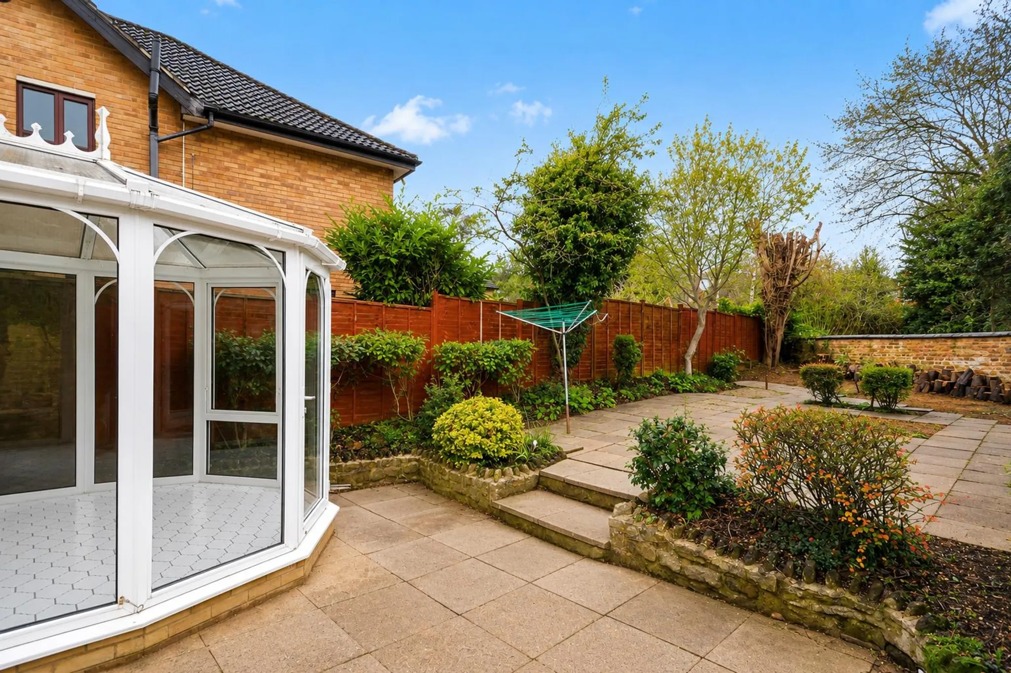 House Berkeley Close in Northampton