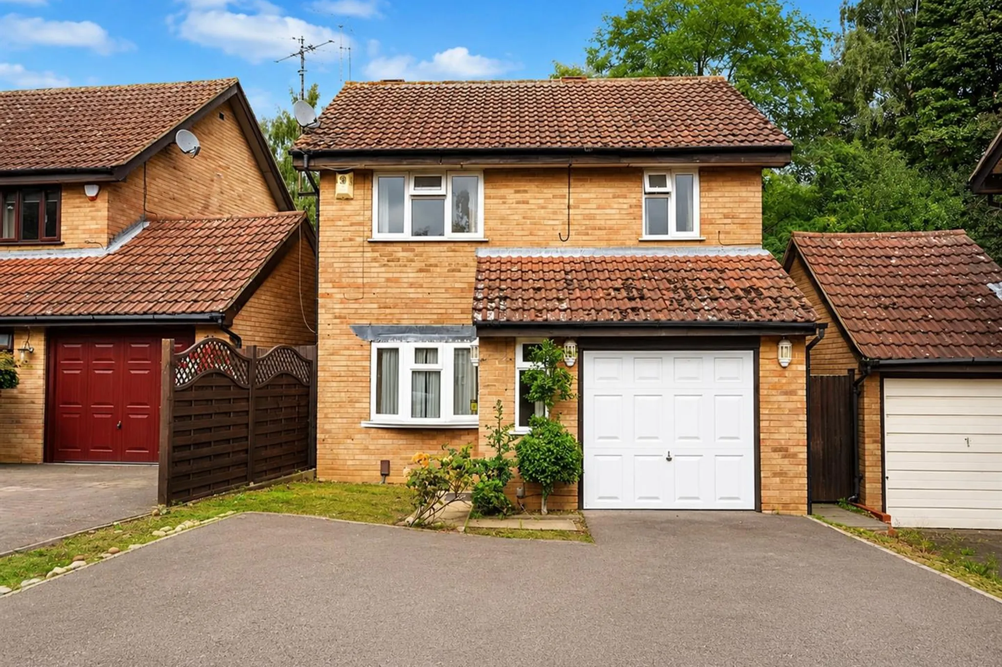 House Berkeley Close in Northampton