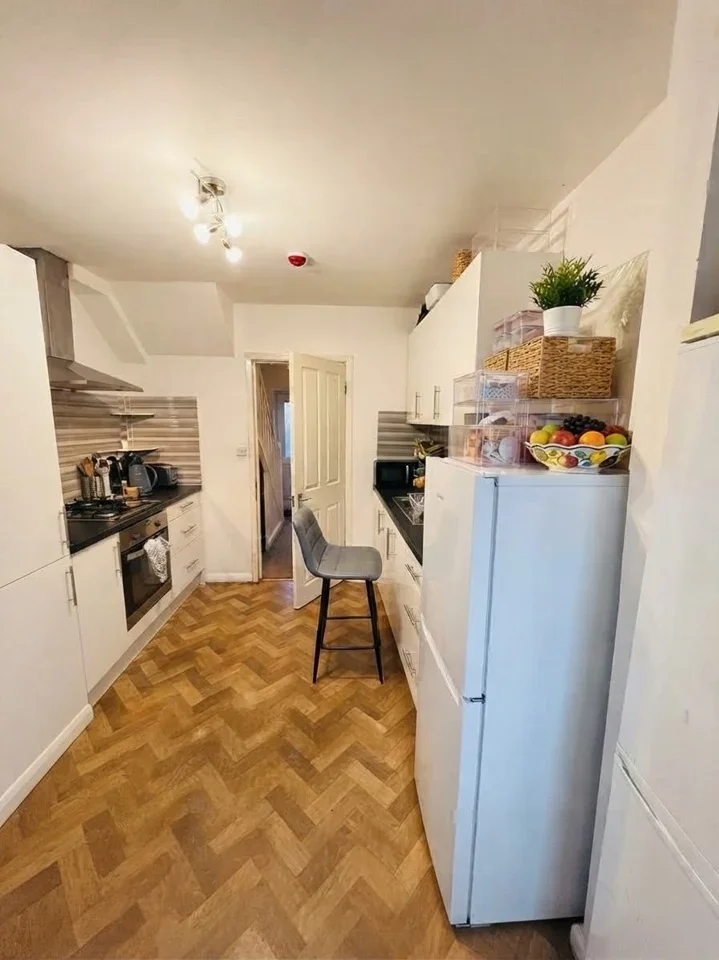 Room Lansdowne Road in Greater London