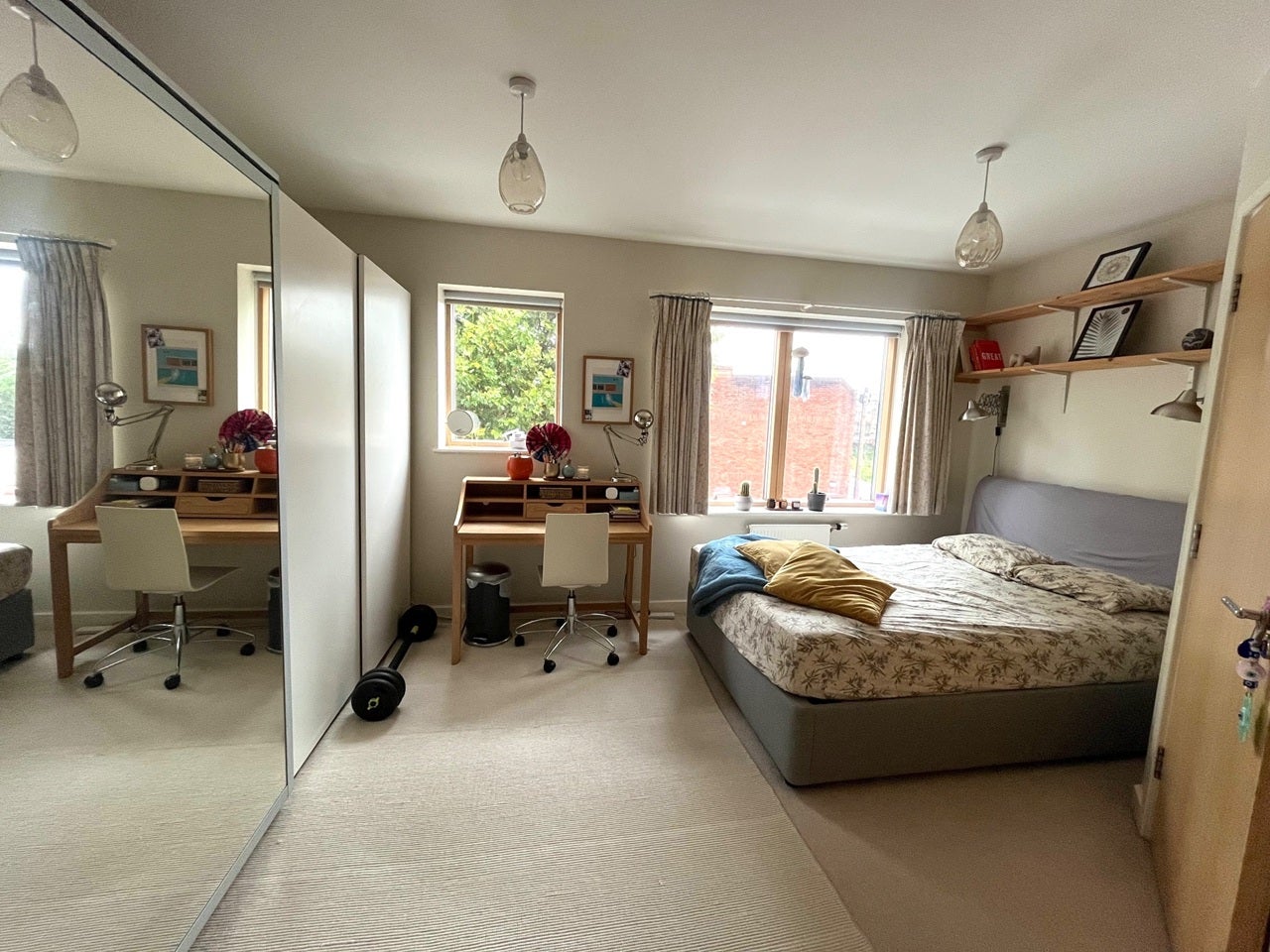 Room Caversham Road in Greater London