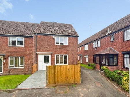 House Greystone Close in Redditch